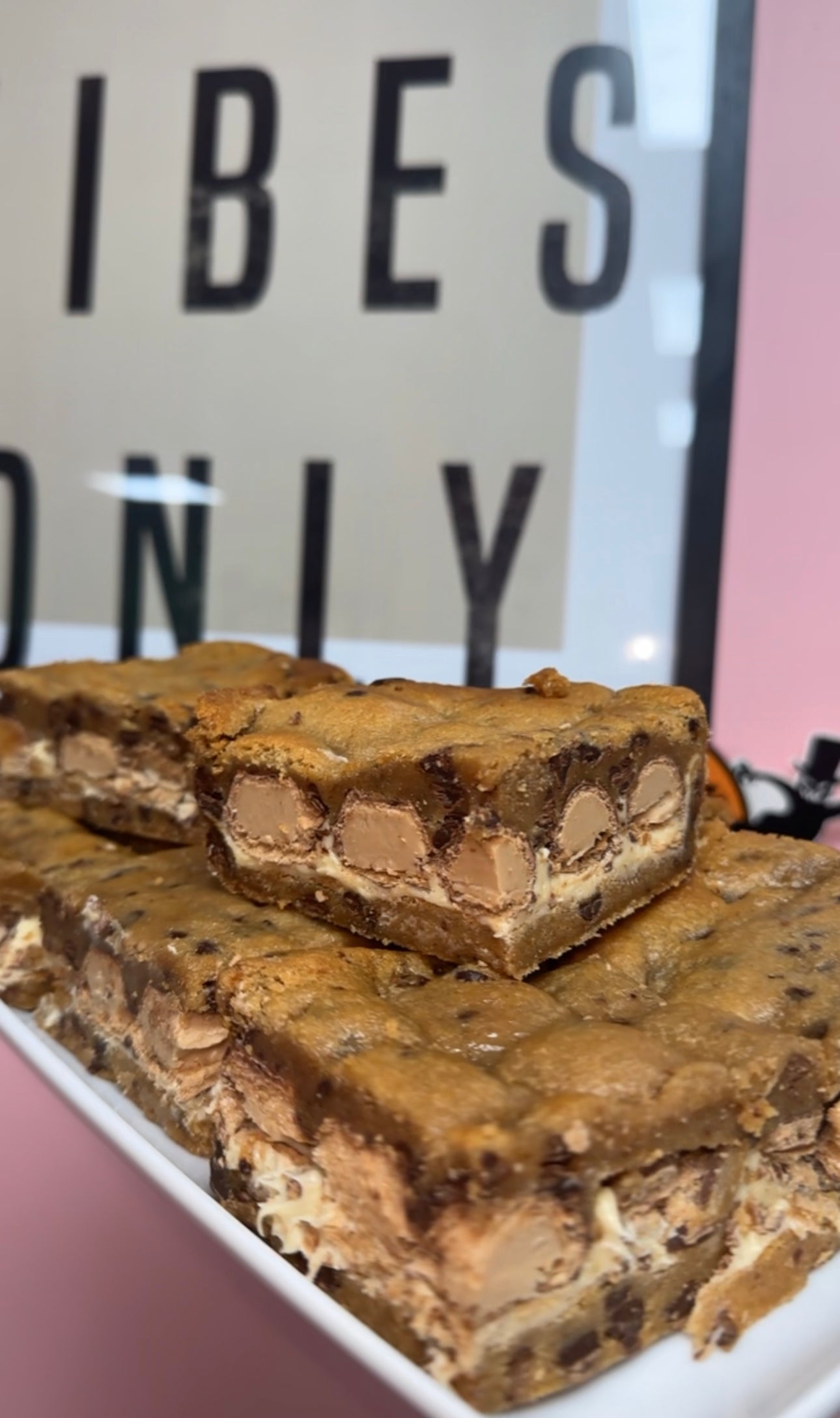 Kinder Bueno Cookie Pie (4 Slices)