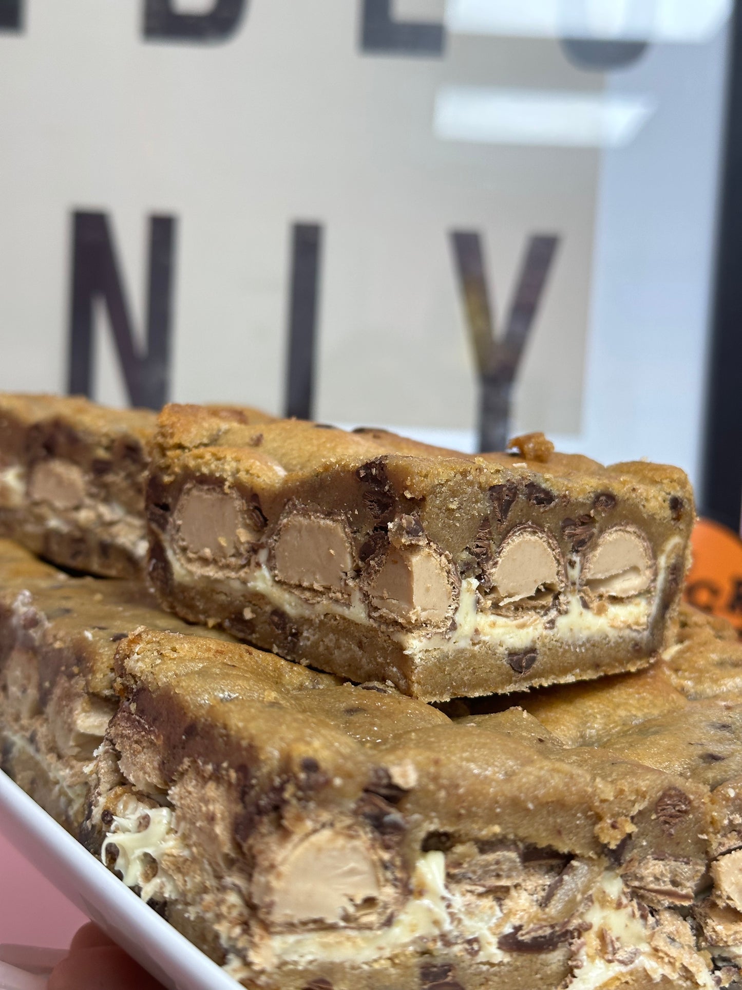 Kinder Bueno Cookie Pie (4 Slices)