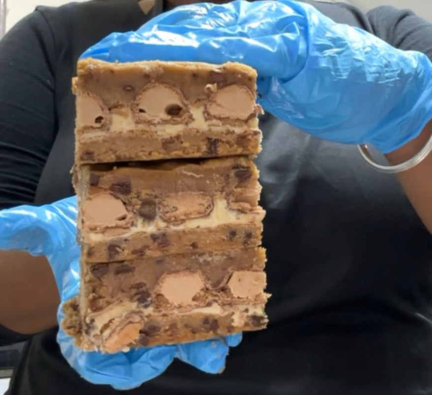 Kinder Bueno Cookie Pie (4 Slices)