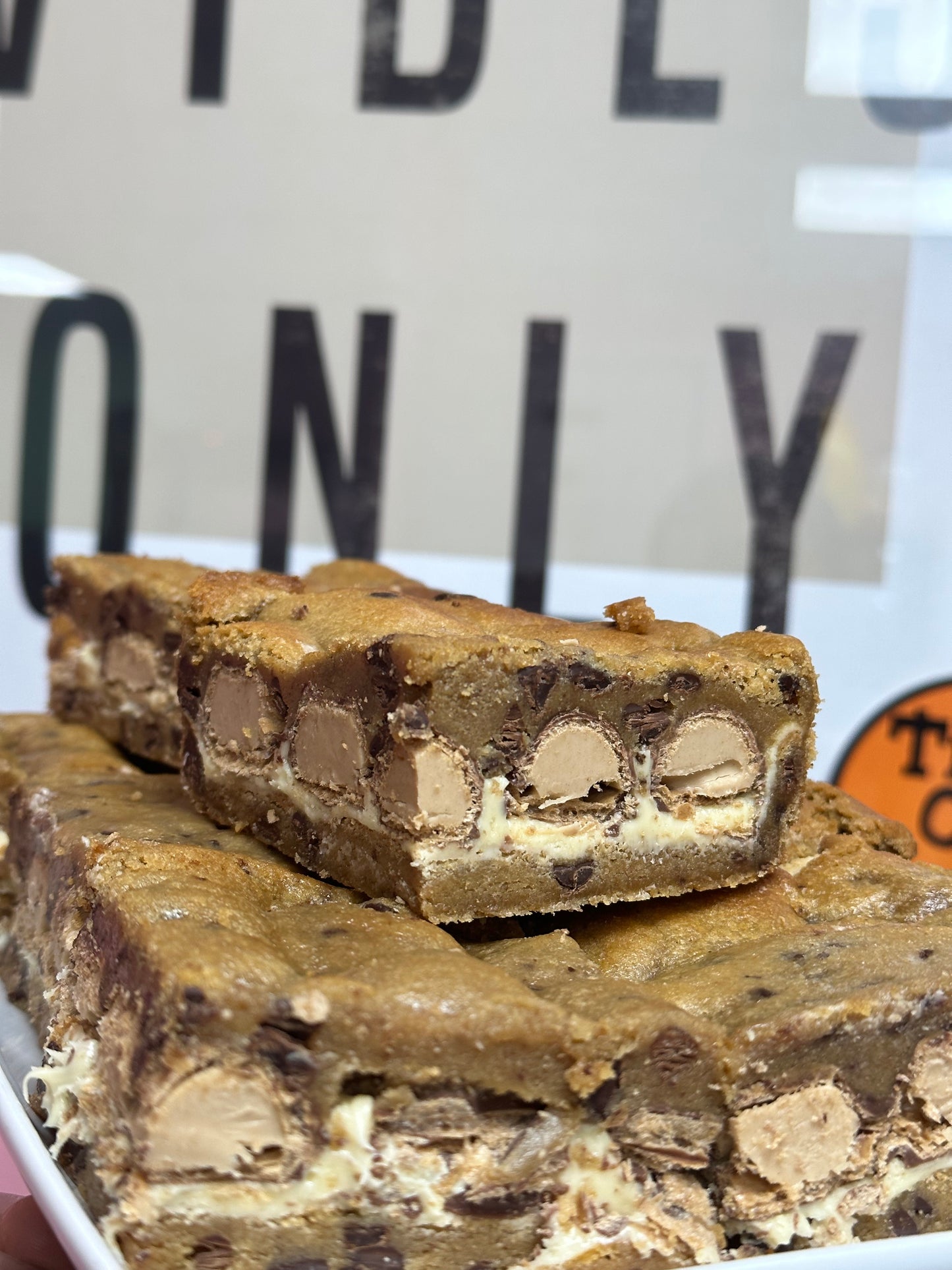 Kinder Bueno Cookie Pie ( 1 Slice)