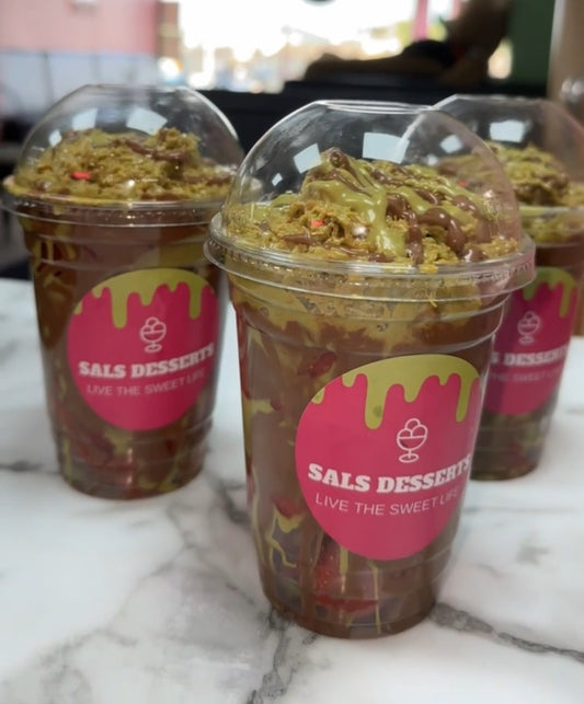 Pistachio Kanafa & strawberry chocolate cup